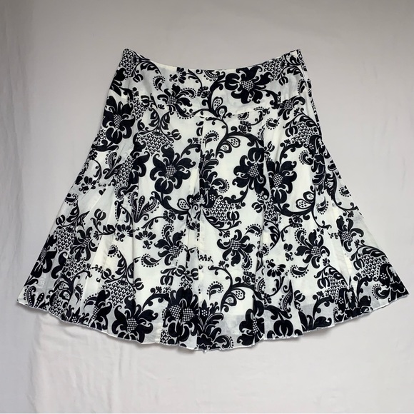 Jupe Plissée Noire à Fleurs Avec Poches Côté - Taille M - FOREVER 21 - Rayon - Pour Toutes Occasions